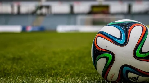 热刺半场遇险，拜仁领先，维多维奇瞬间破门逆转局势