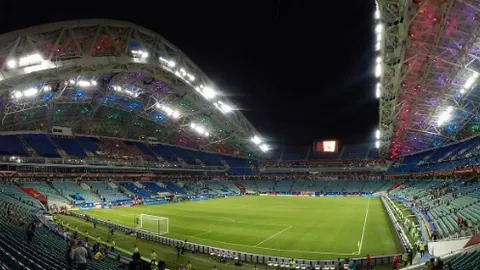 意大利对阵德国，施洛特贝克出任首发左后卫